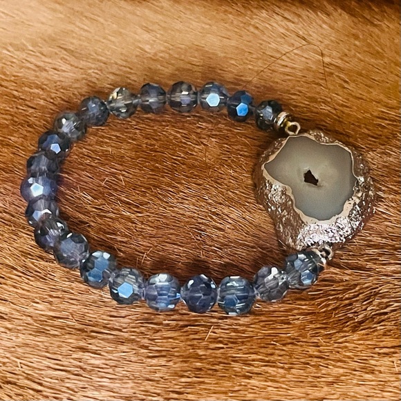๐ blue agate crystal elasticize bracelet with shimmering beads - Picture 3 of 12